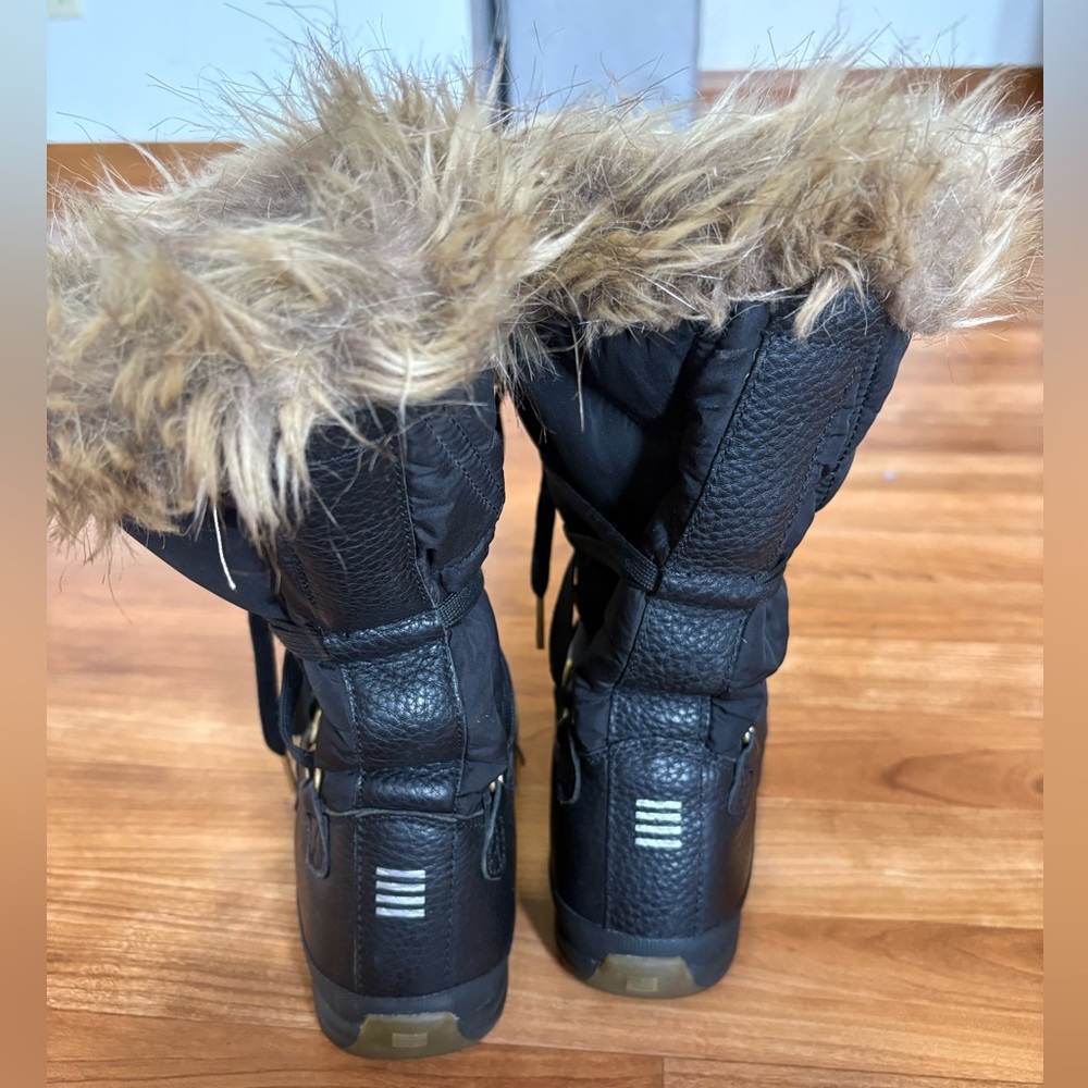 Women's Lands End Black Faux Fur Trim Lace Up Winter Boots Sz 7B Rubber Sole - Picture 5 of 9